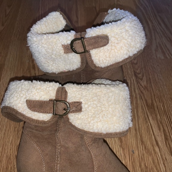 Forever 21 brown heel fur boots - Picture 6 of 8